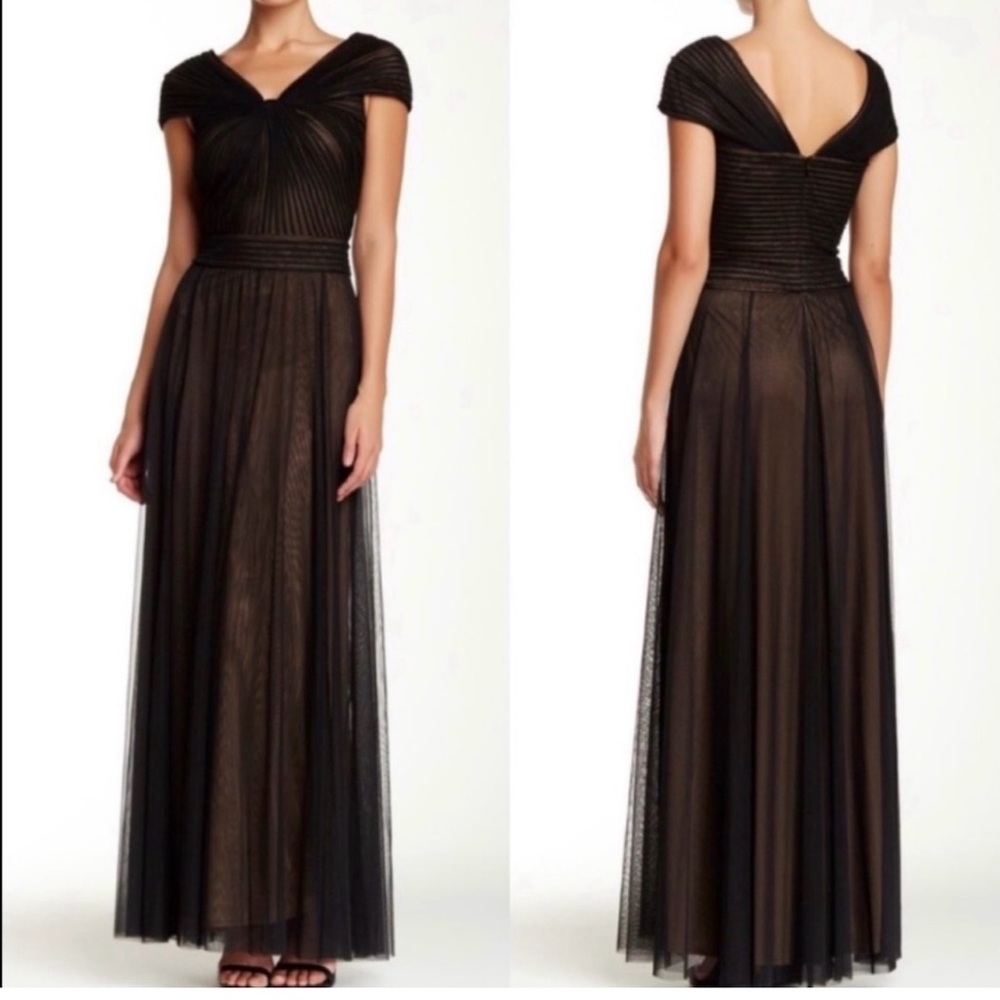 Tadashi Shoji Black with Tan Lining V-Neck Cap Sleeve Formal Gown Size 8